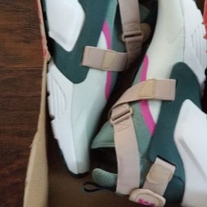 W NIKE AIR HUARACHE CITY BARELY GREY/CLAY GREEN-SA